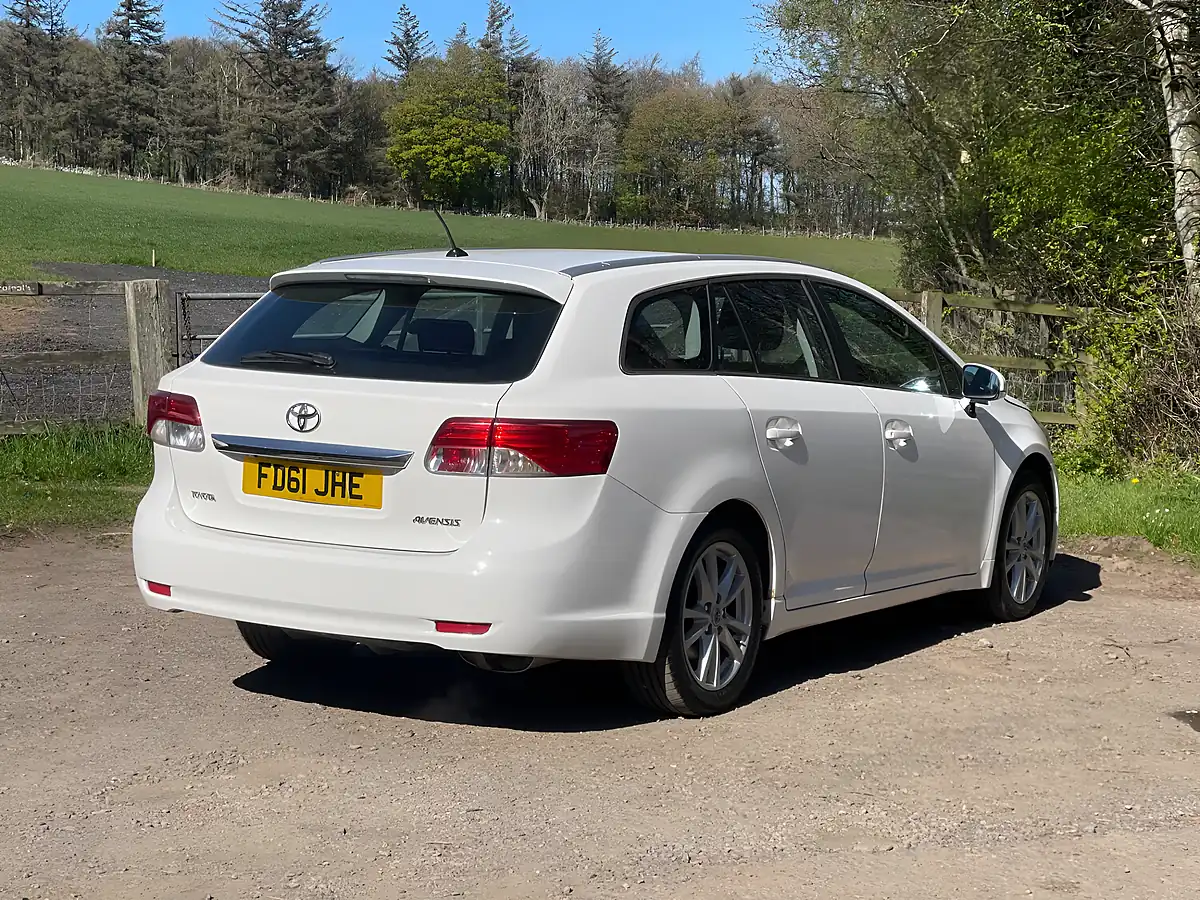 Used 2011 Toyota Avensis Tr M-Drive S White - Interior and Exterior details 8