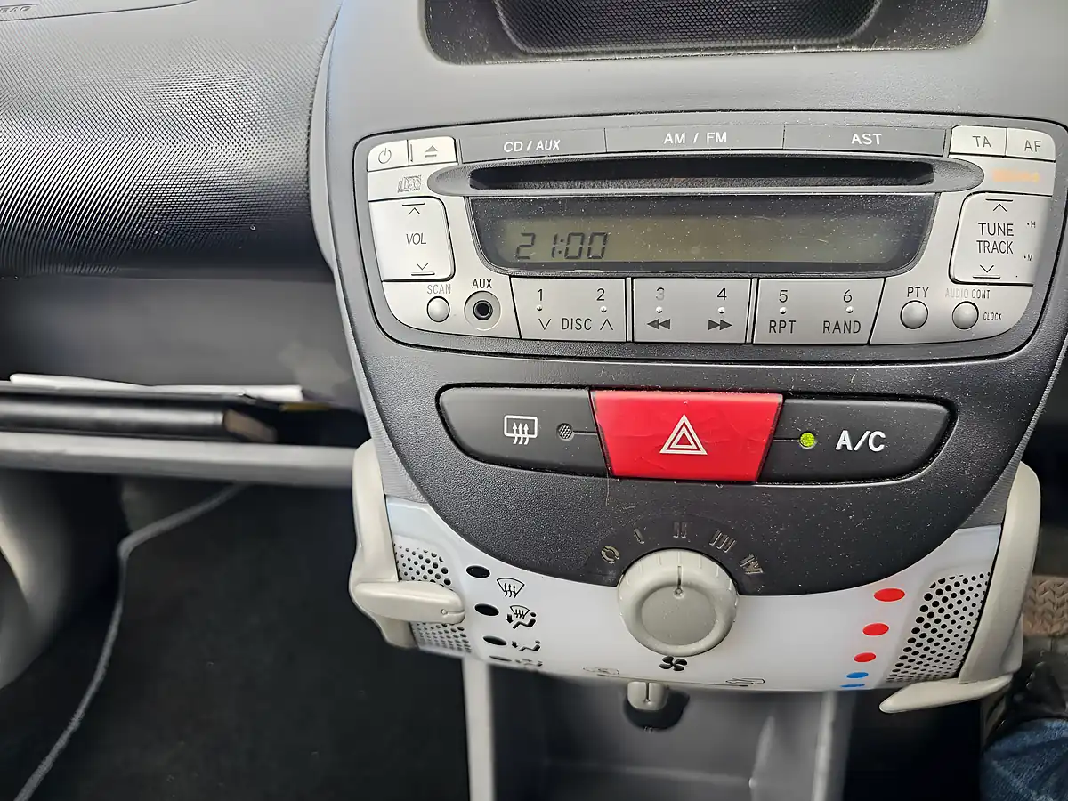 Used 2011 Toyota Aygo Blue Blue - Interior and Exterior details 14