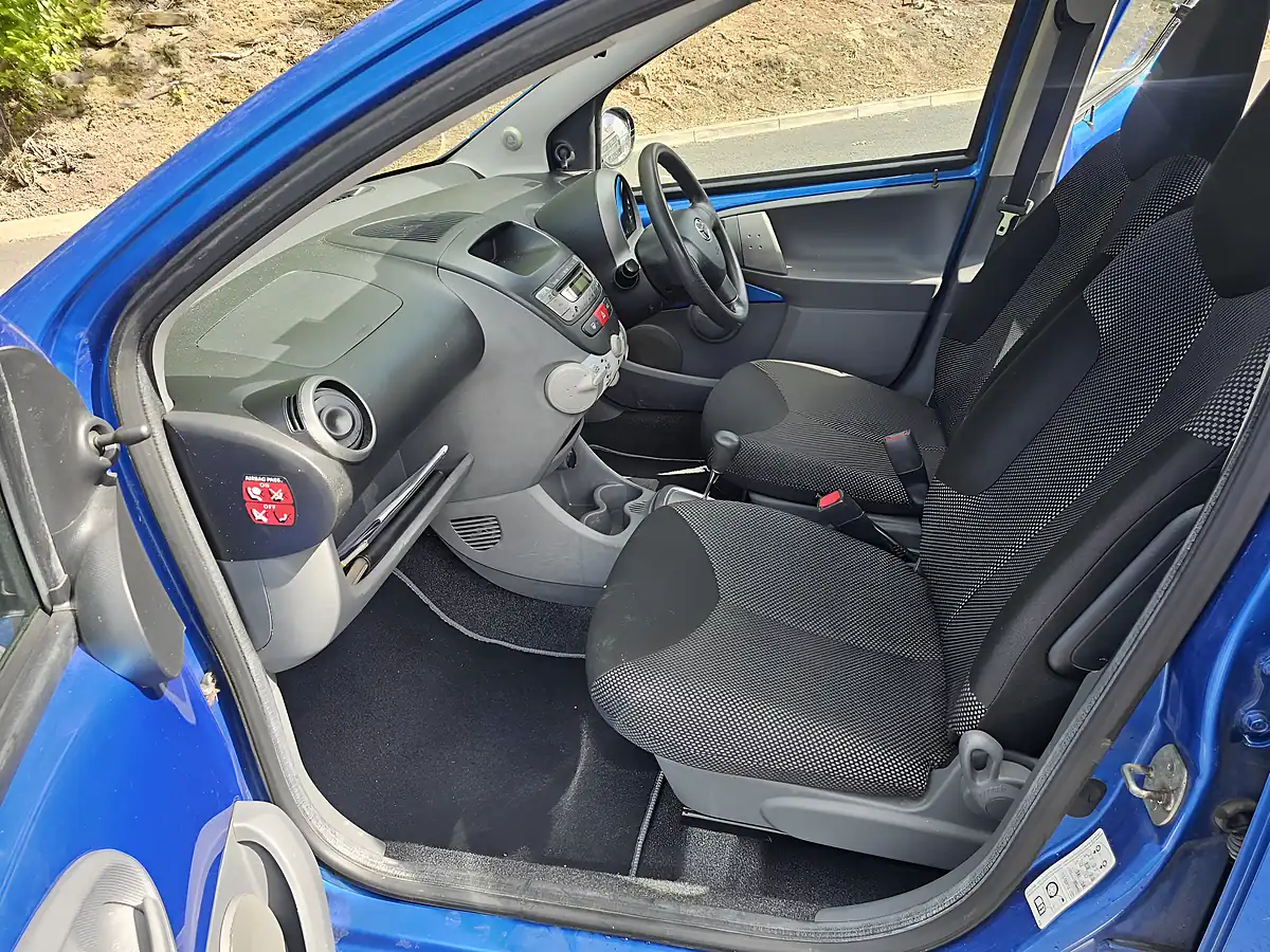 Used 2011 Toyota Aygo Blue Blue - Interior and Exterior details 16