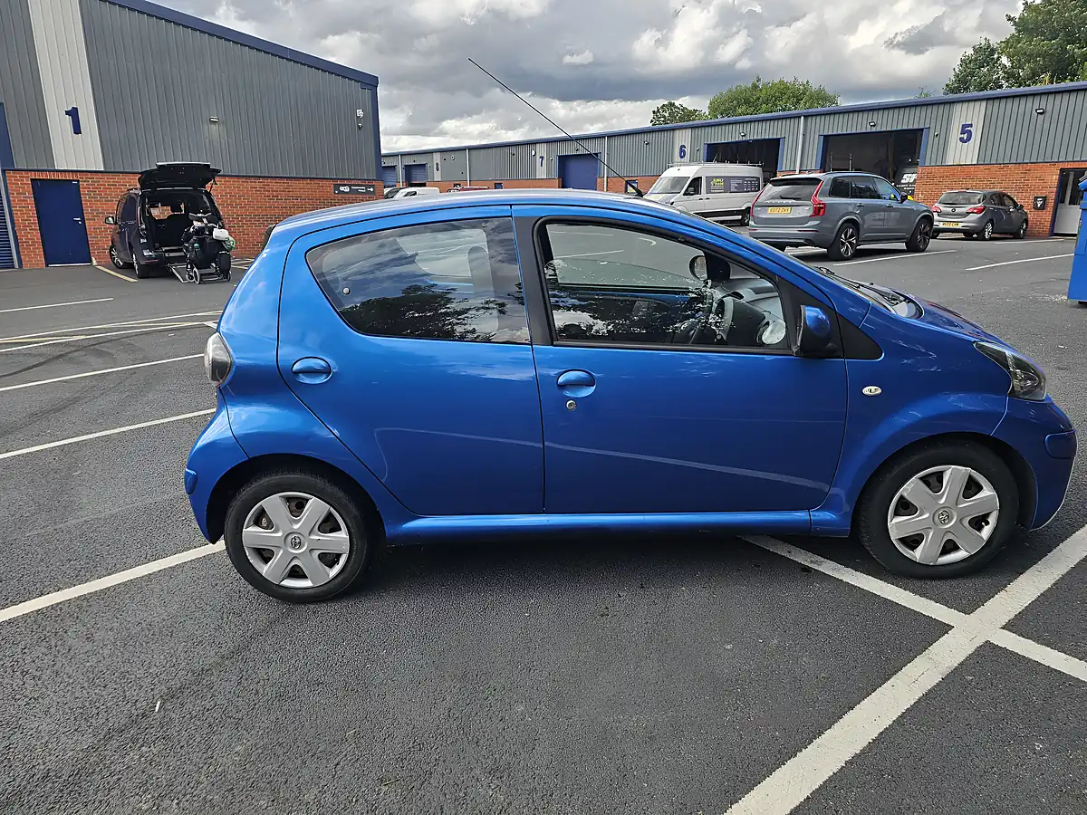 Used 2011 Toyota Aygo Blue Blue - Interior and Exterior details 4