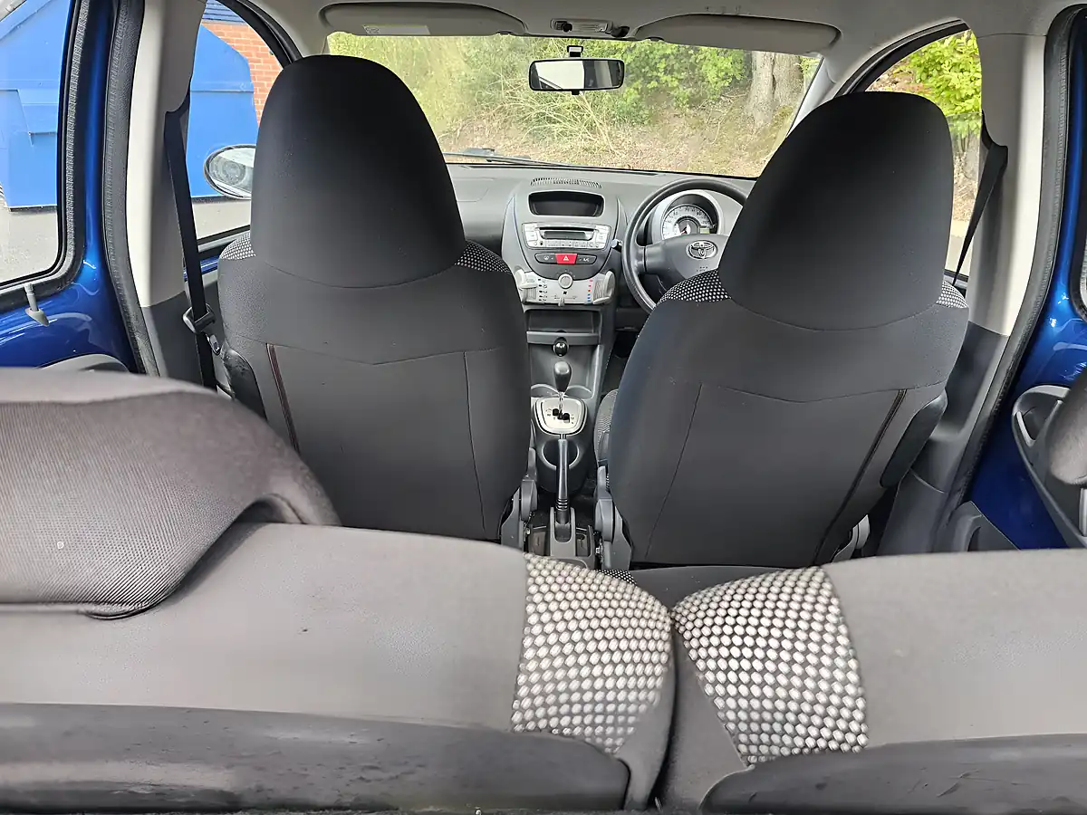 Used 2011 Toyota Aygo Blue Blue - Interior and Exterior details 9