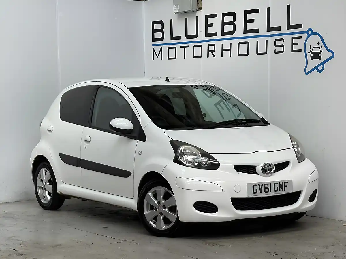 Used 2011 Toyota Aygo Go White - Front View