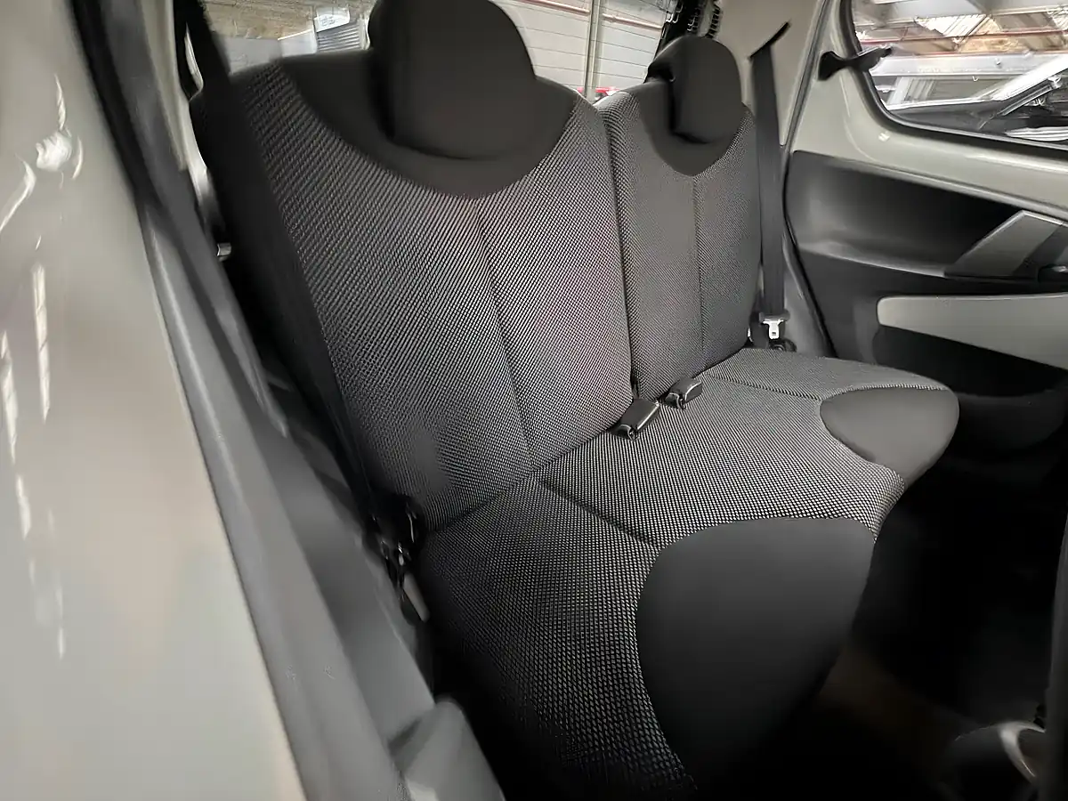 Used 2011 Toyota Aygo Go White - Interior and Exterior details 10