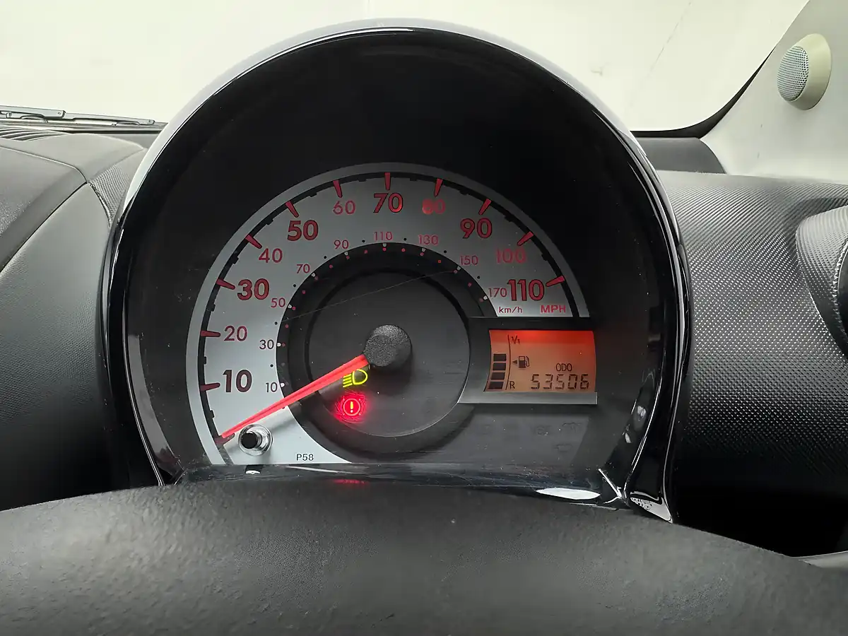 Used 2011 Toyota Aygo Go White - Interior and Exterior details 11