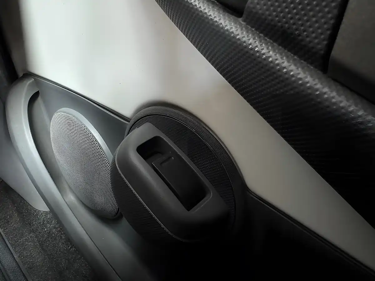 Used 2011 Toyota Aygo Go White - Interior and Exterior details 15