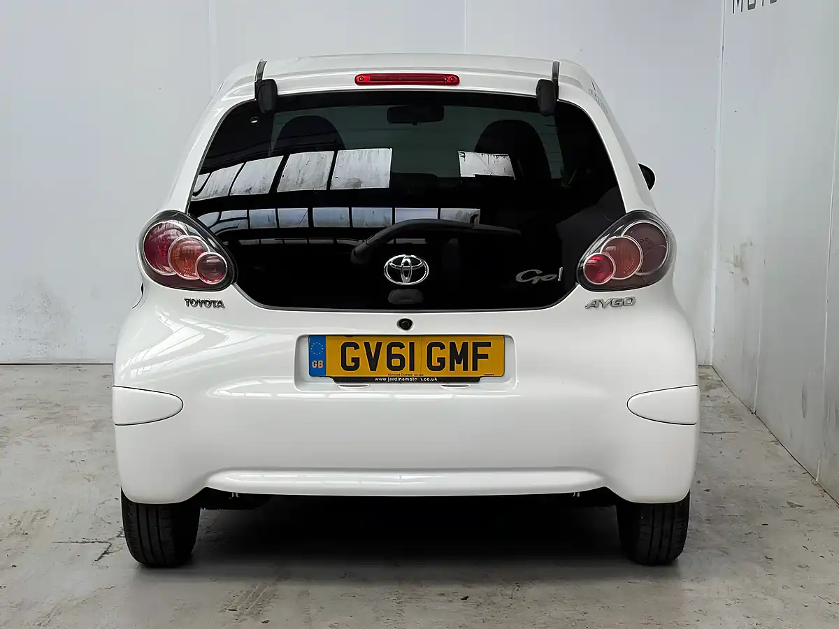 Used 2011 Toyota Aygo Go White - Interior and Exterior details 5