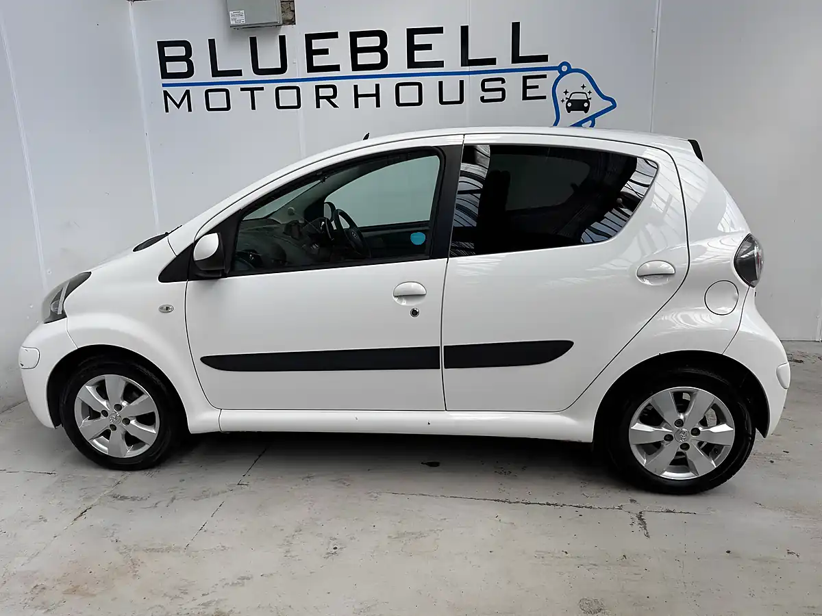 Used 2011 Toyota Aygo Go White - Interior and Exterior details 6