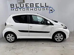 Used 2011 Toyota Aygo Go White - Interior and Exterior details 7