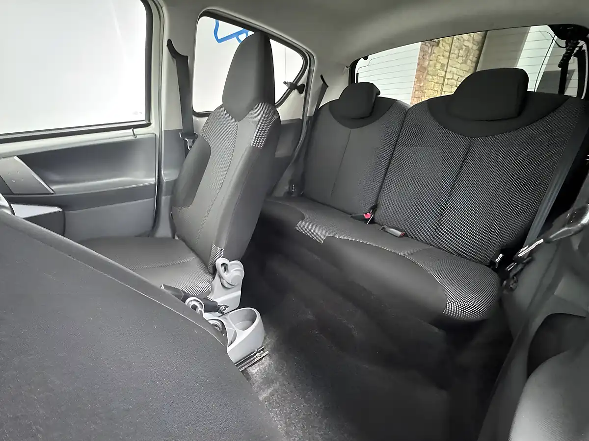 Used 2011 Toyota Aygo Go White - Interior and Exterior details 9