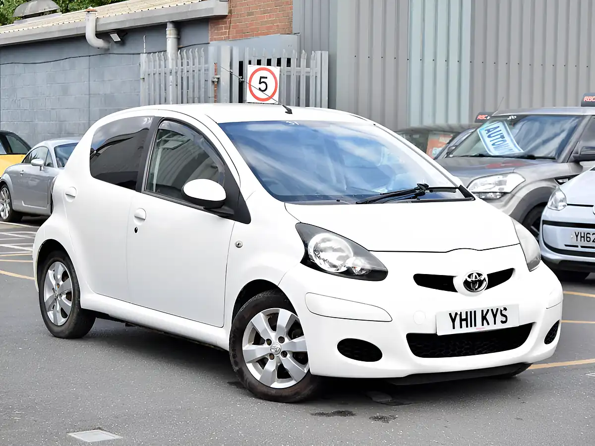 Used 2011 Toyota Aygo Go White - Front View