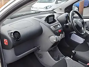 Used 2011 Toyota Aygo Go White - Interior and Exterior details 12