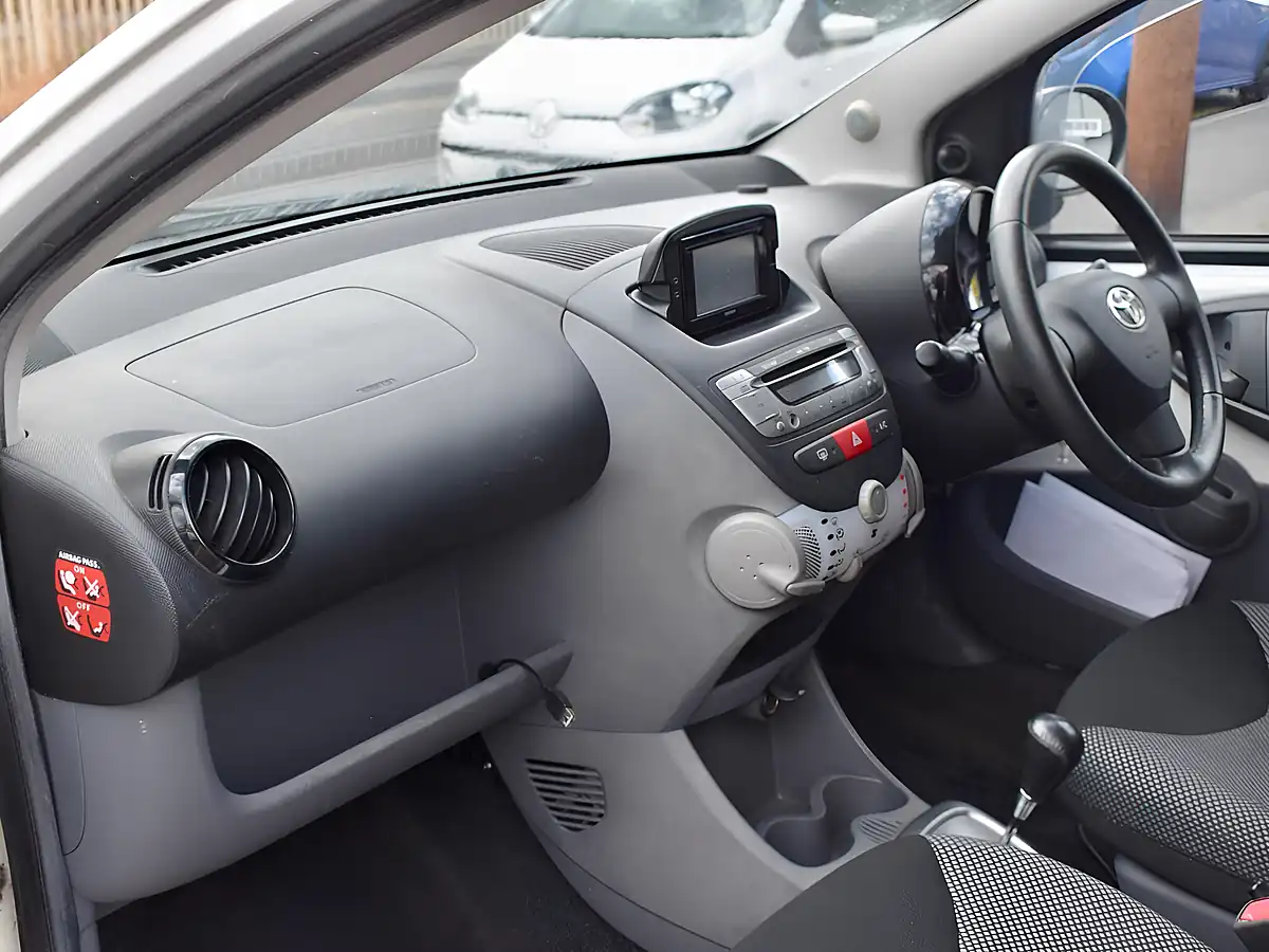 Used 2011 Toyota Aygo Go White - Interior and Exterior details 12