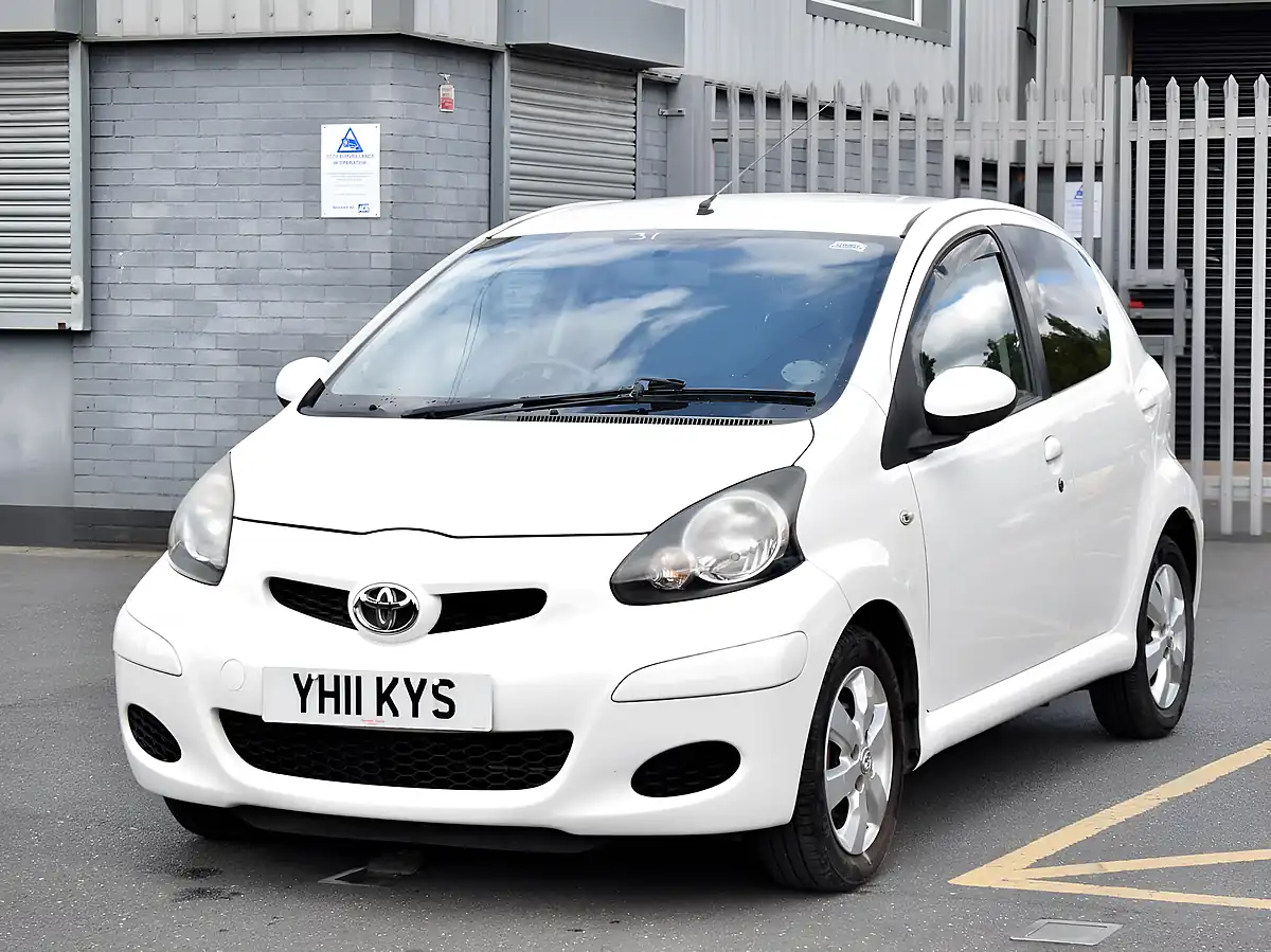 Used 2011 Toyota Aygo Go White - Interior and Exterior details 14