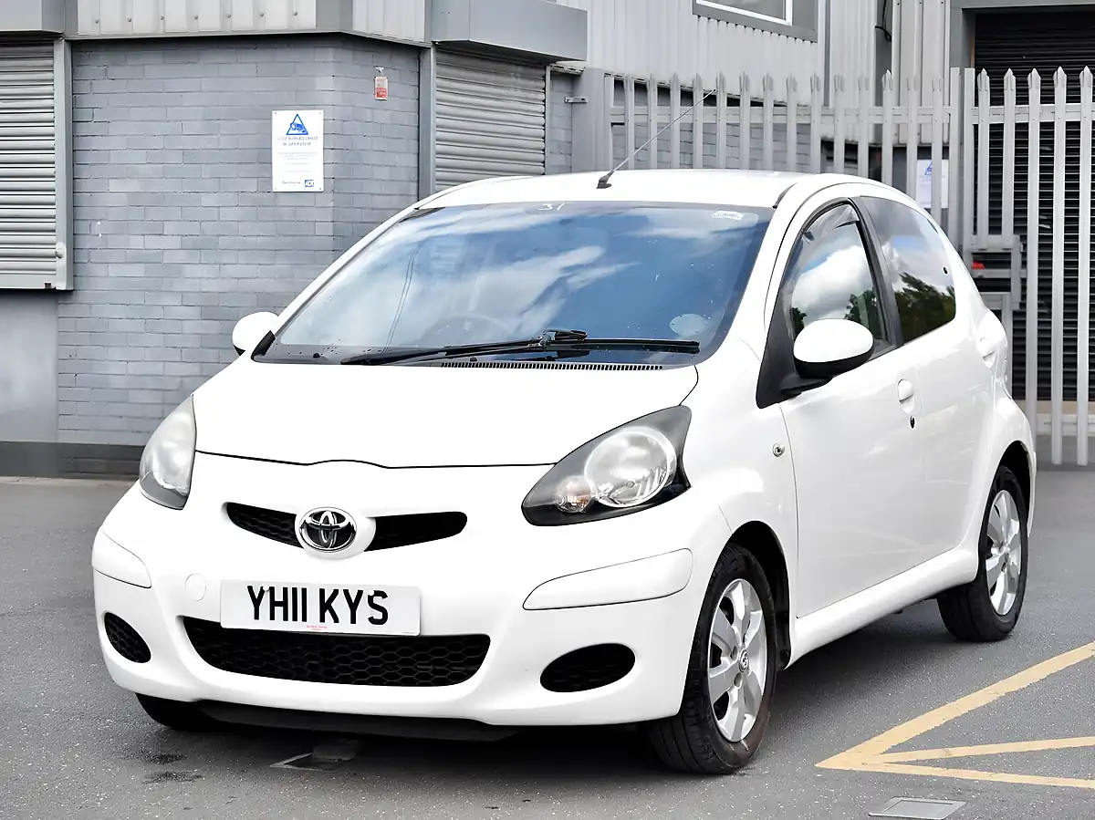 Used 2011 Toyota Aygo Go White - Interior and Exterior details 3