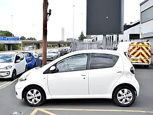 Used 2011 Toyota Aygo Go White - Interior and Exterior details 4