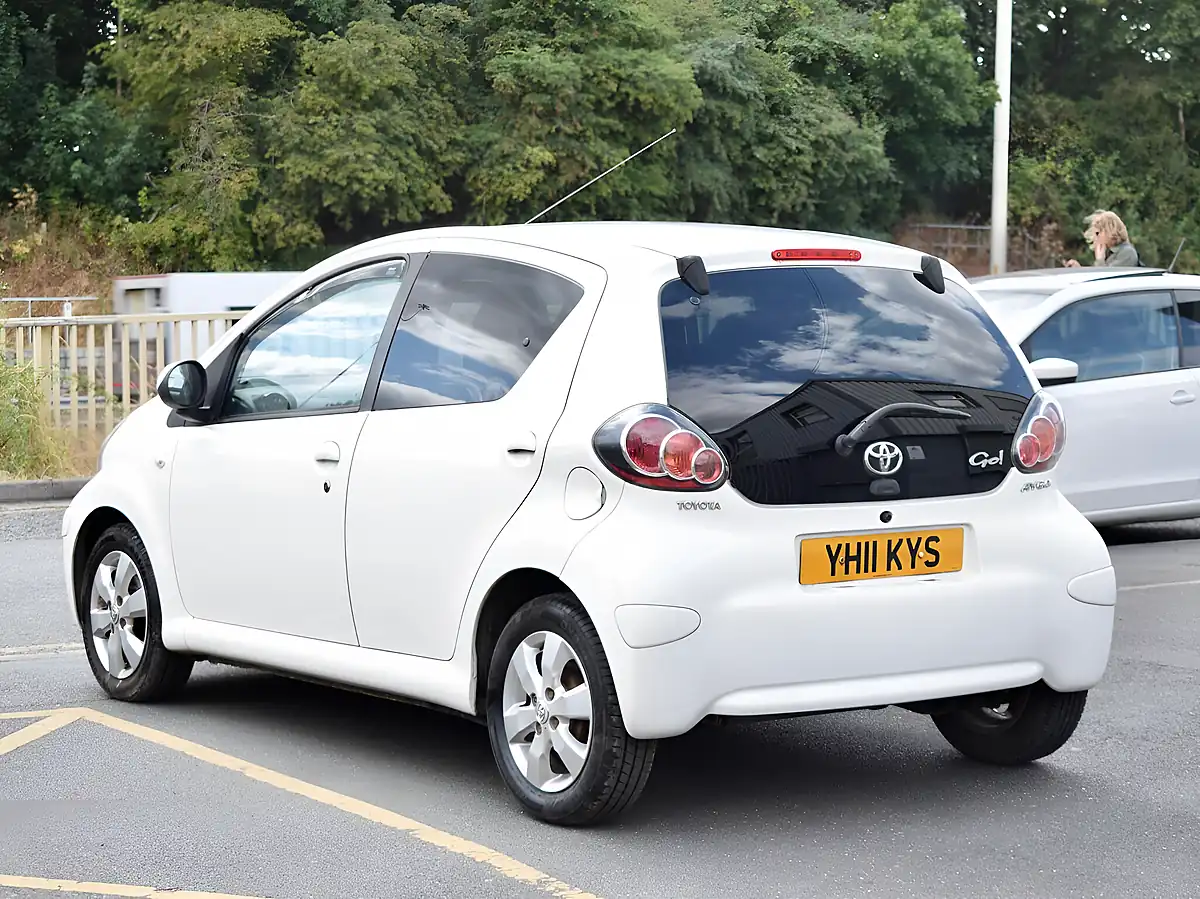 Used 2011 Toyota Aygo Go White - Interior and Exterior details 5