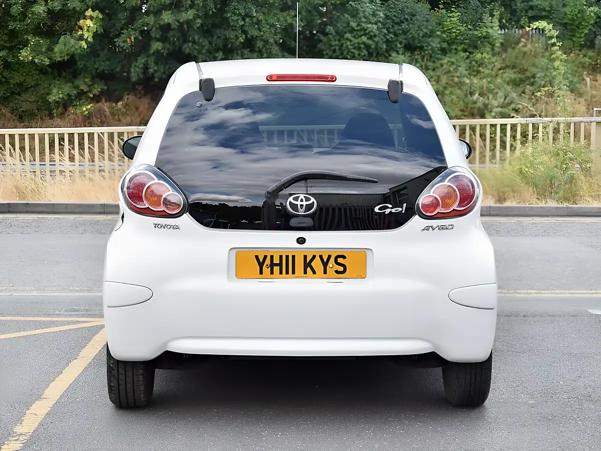 Used 2011 Toyota Aygo Go White - Interior and Exterior details 6