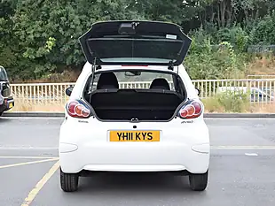 Used 2011 Toyota Aygo Go White - Interior and Exterior details 7