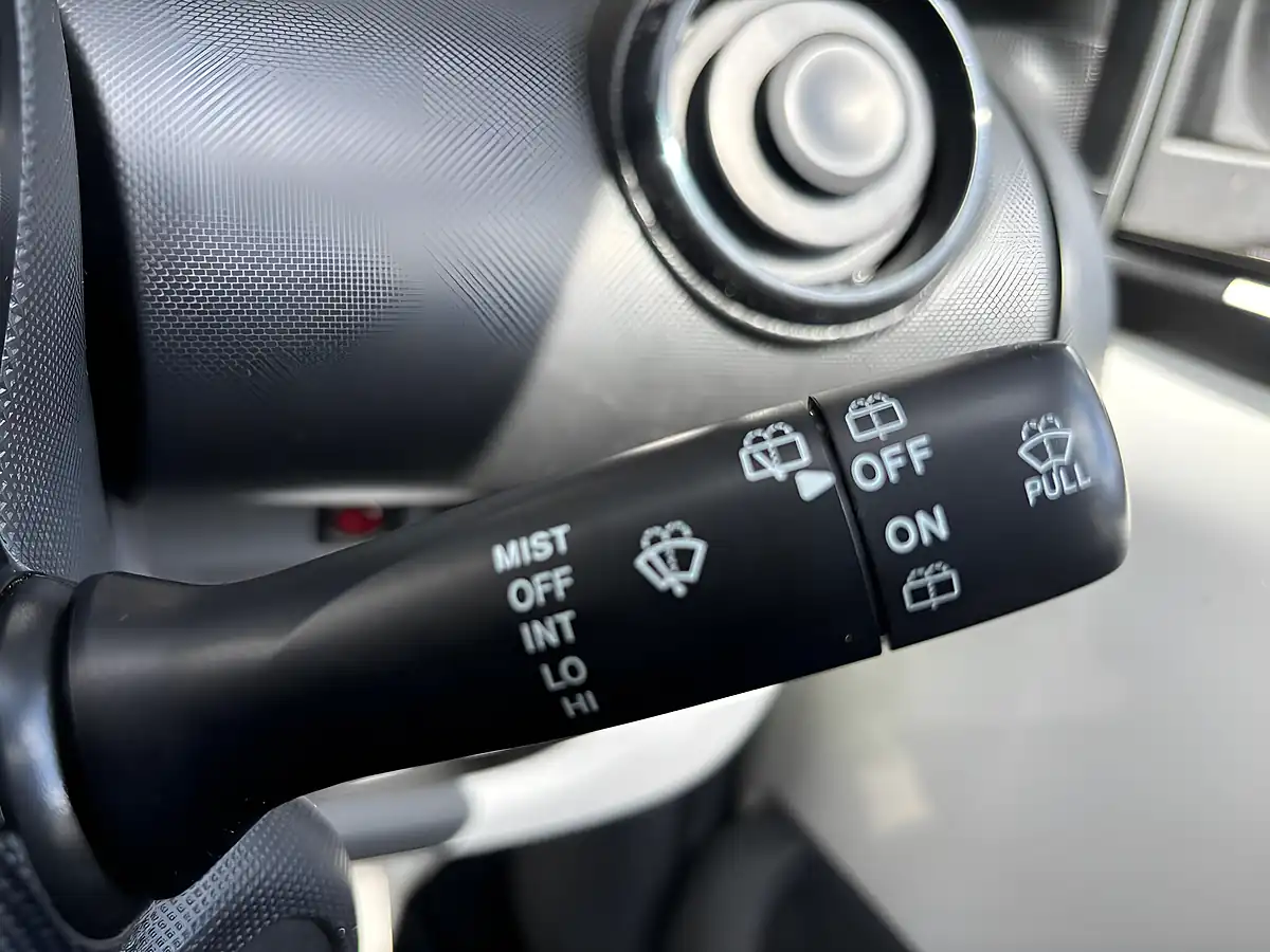 Used 2011 Toyota Aygo Go White - Interior and Exterior details 14