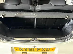 Used 2011 Toyota Aygo Go White - Interior and Exterior details 18