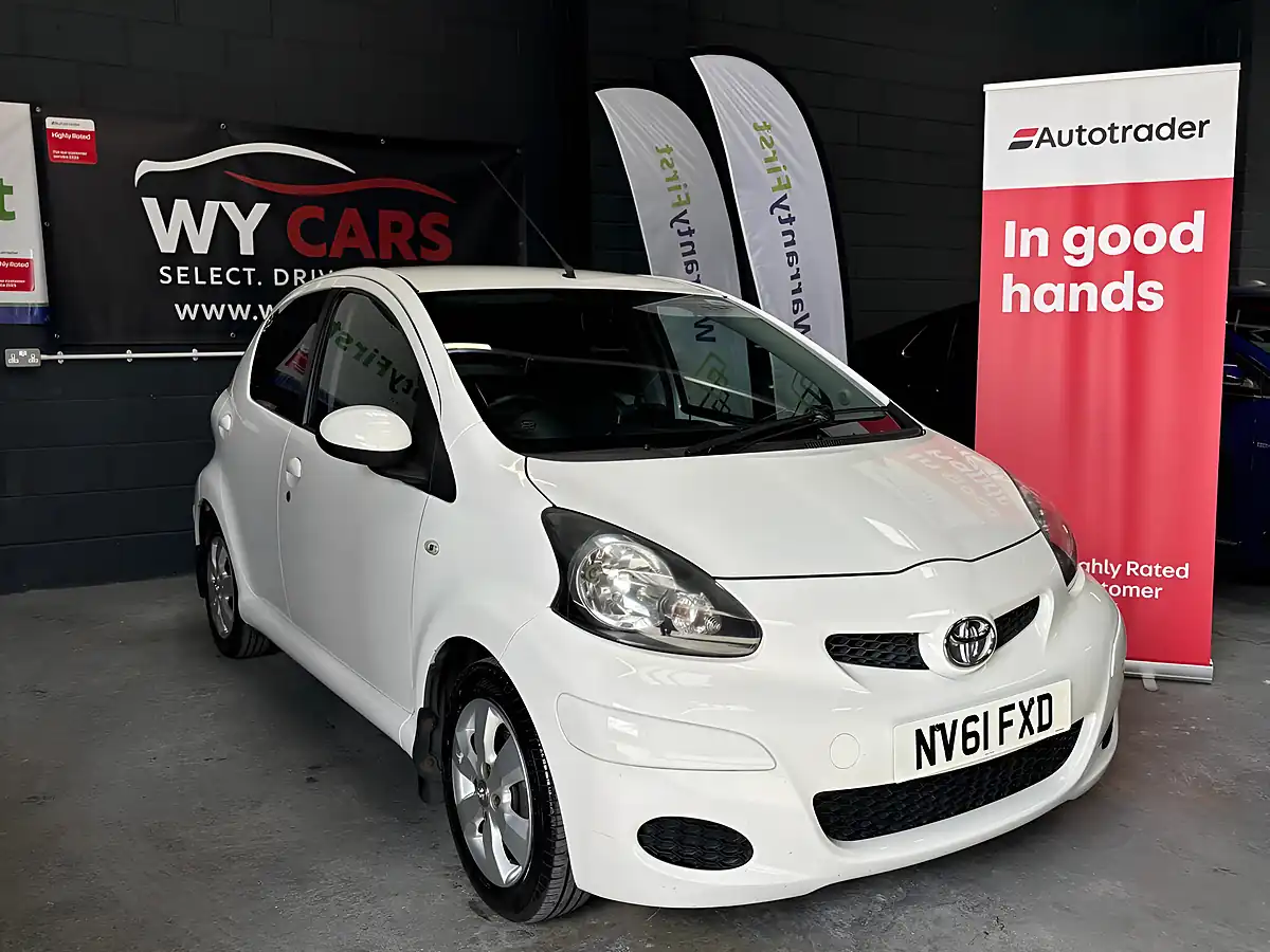 Used 2011 Toyota Aygo Go White - Interior and Exterior details 3