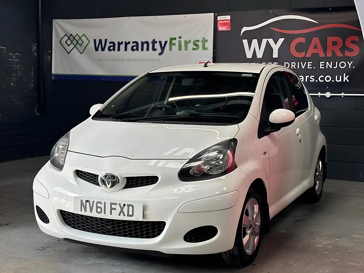 Used 2011 Toyota Aygo Go White - Interior and Exterior details 4