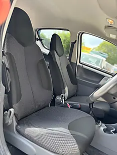 Used 2011 Toyota Aygo Go White - Interior and Exterior details 8