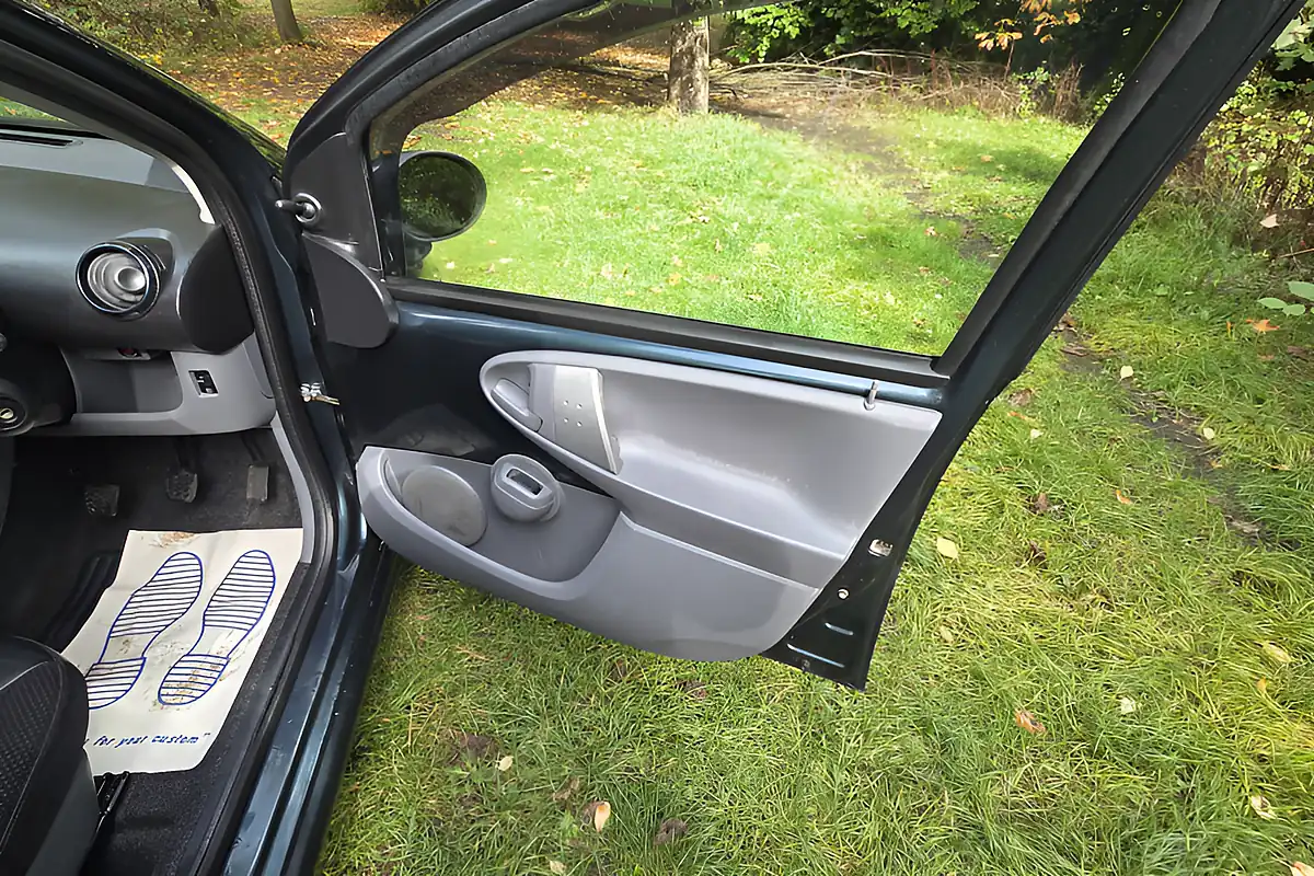 Used 2011 Toyota Aygo Ice Grey - Interior and Exterior details 11