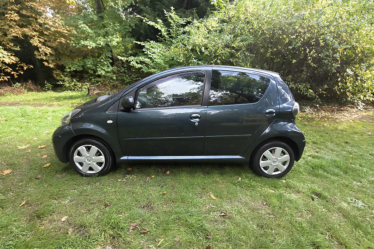 Used 2011 Toyota Aygo Ice Grey - Interior and Exterior details 4