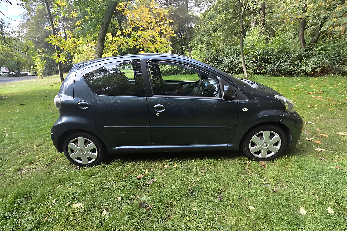 Used 2011 Toyota Aygo Ice Grey - Interior and Exterior details 8