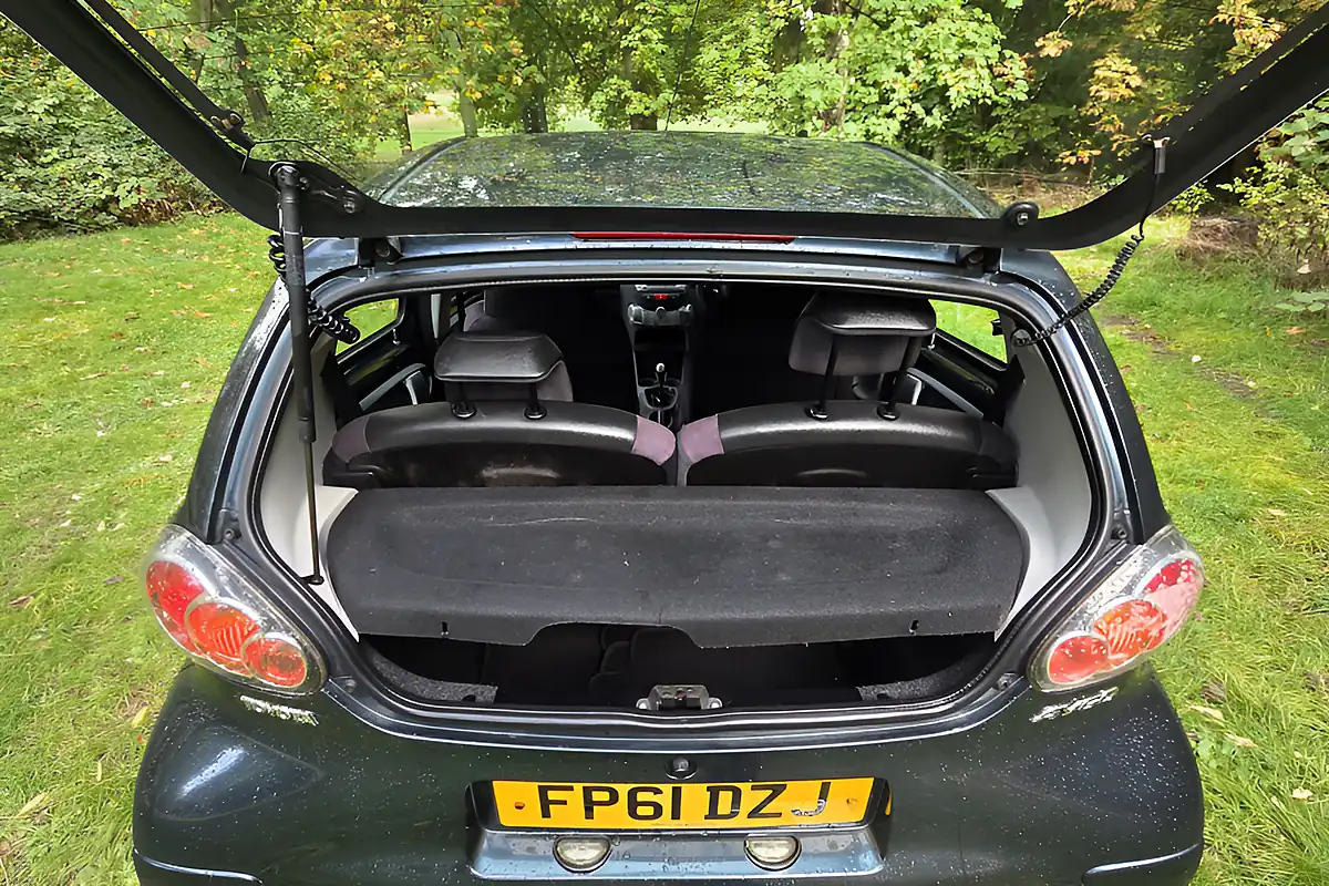 Used 2011 Toyota Aygo Ice Grey - Interior and Exterior details 9
