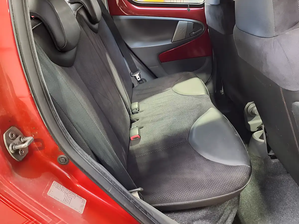 Used 2011 Toyota Aygo Ice Red - Interior and Exterior details 7