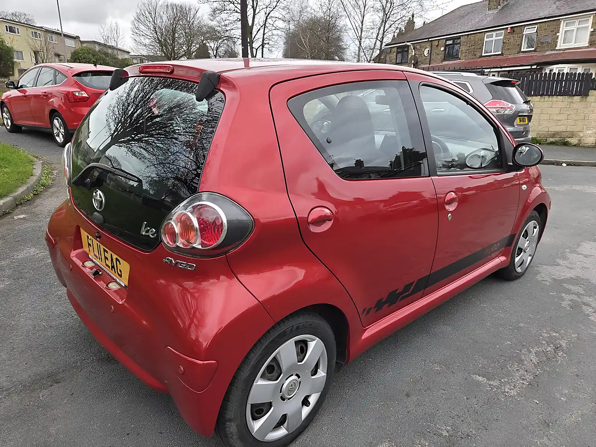 Used 2011 Toyota Aygo Ice Red - Interior and Exterior details 14