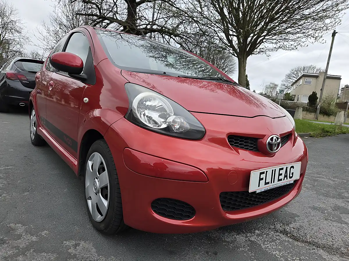 Used 2011 Toyota Aygo Ice Red - Interior and Exterior details 17