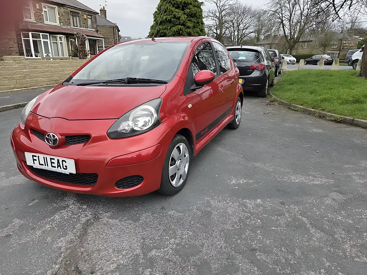 Used 2011 Toyota Aygo Ice Red - Interior and Exterior details 18