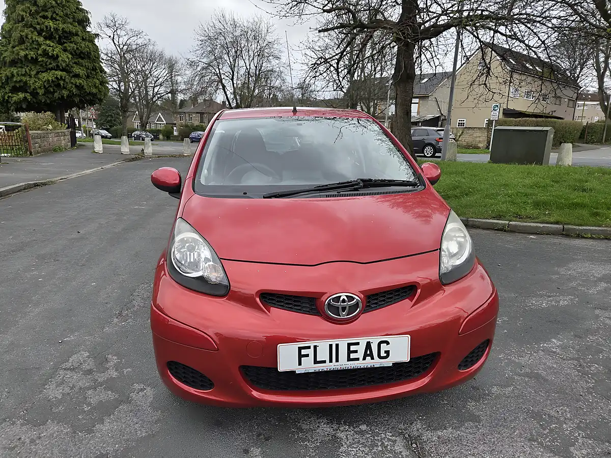 Used 2011 Toyota Aygo Ice Red - Interior and Exterior details 3