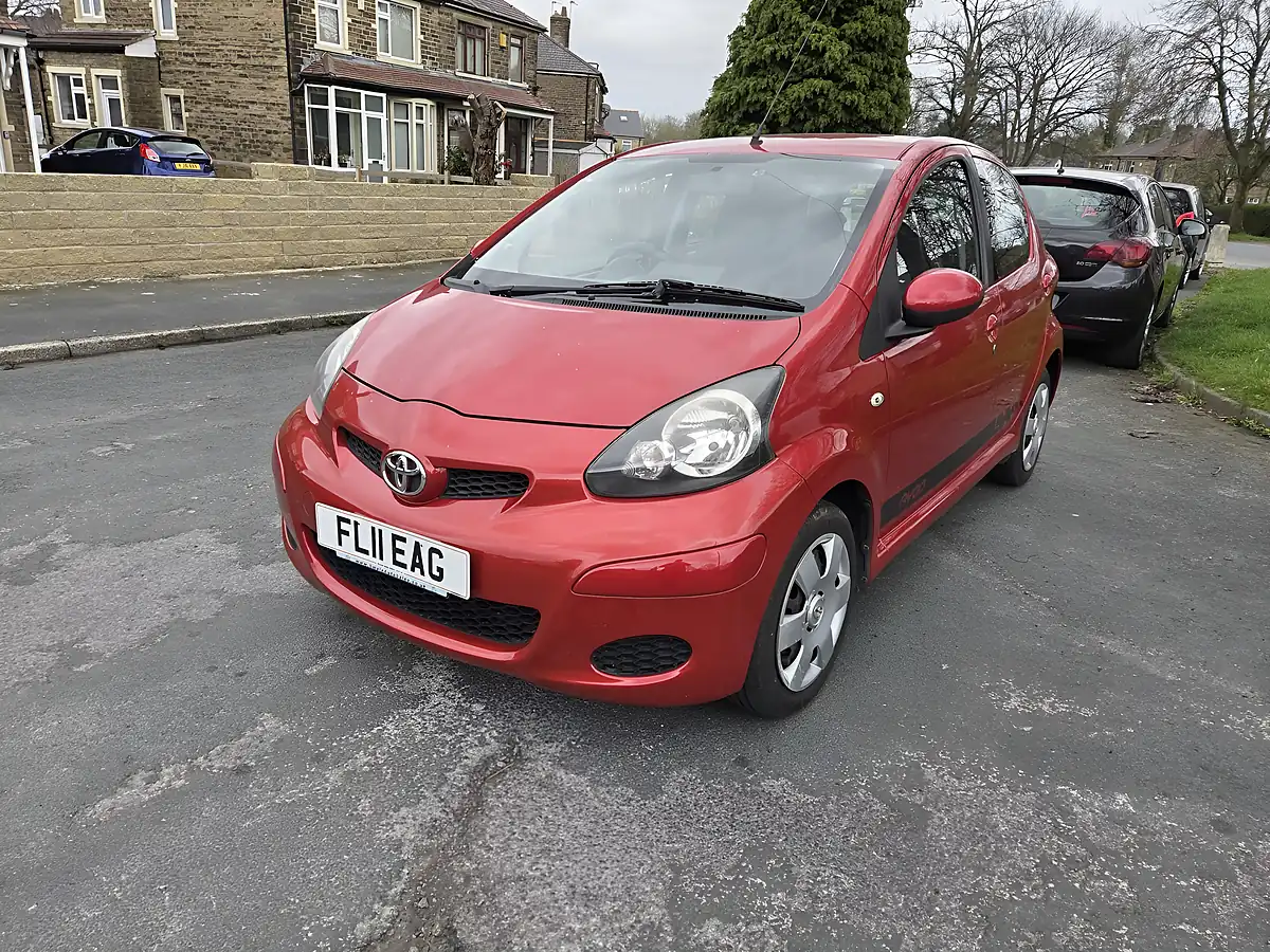 Used 2011 Toyota Aygo Ice Red - Interior and Exterior details 4