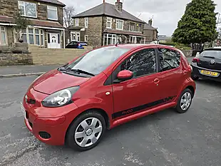 Used 2011 Toyota Aygo Ice Red - Interior and Exterior details 5