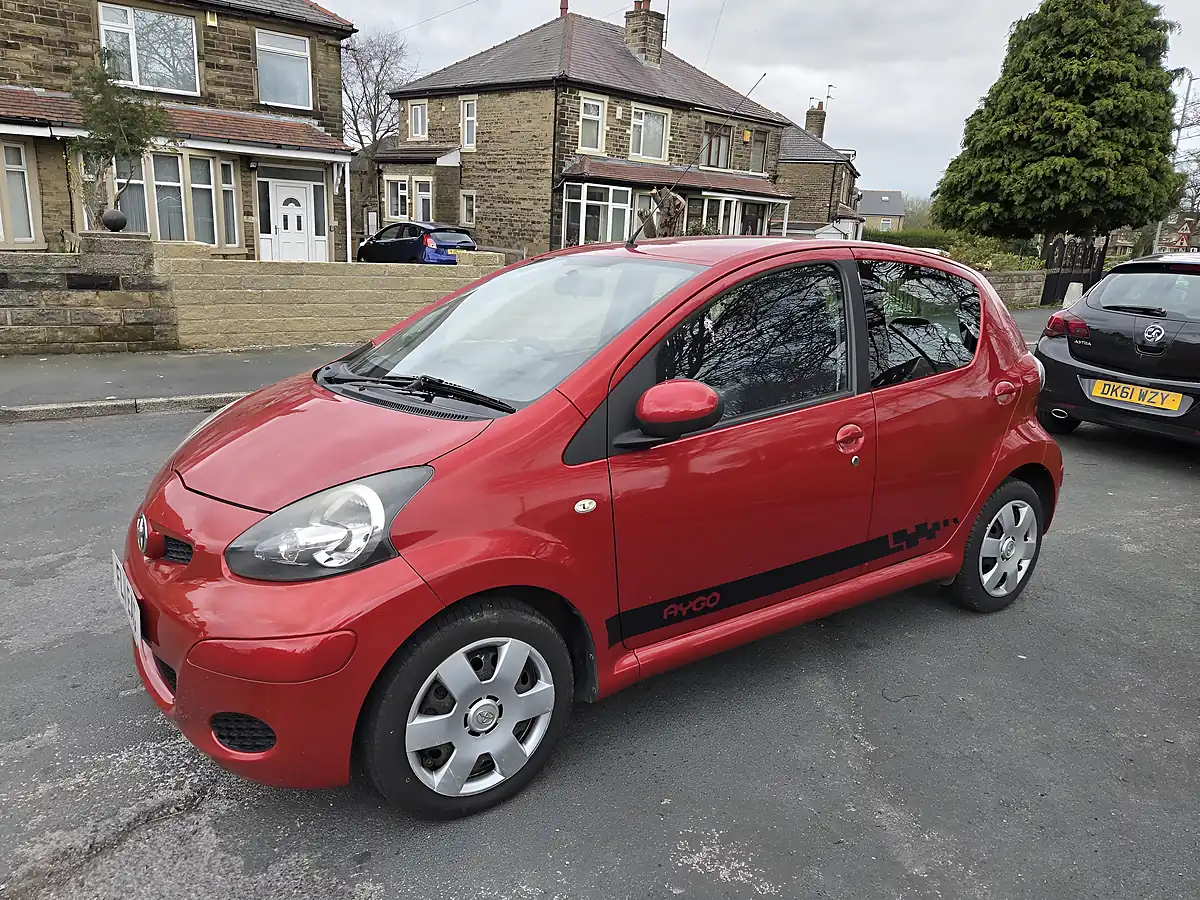 Used 2011 Toyota Aygo Ice Red - Interior and Exterior details 5
