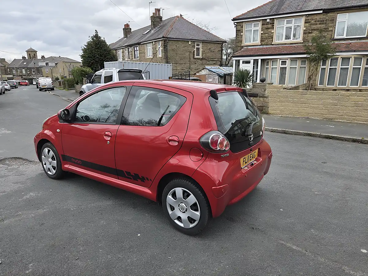 Used 2011 Toyota Aygo Ice Red - Interior and Exterior details 7