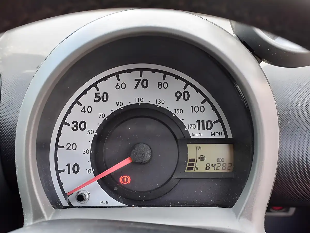 Used 2011 Toyota Aygo Ice Silver - Interior and Exterior details 10