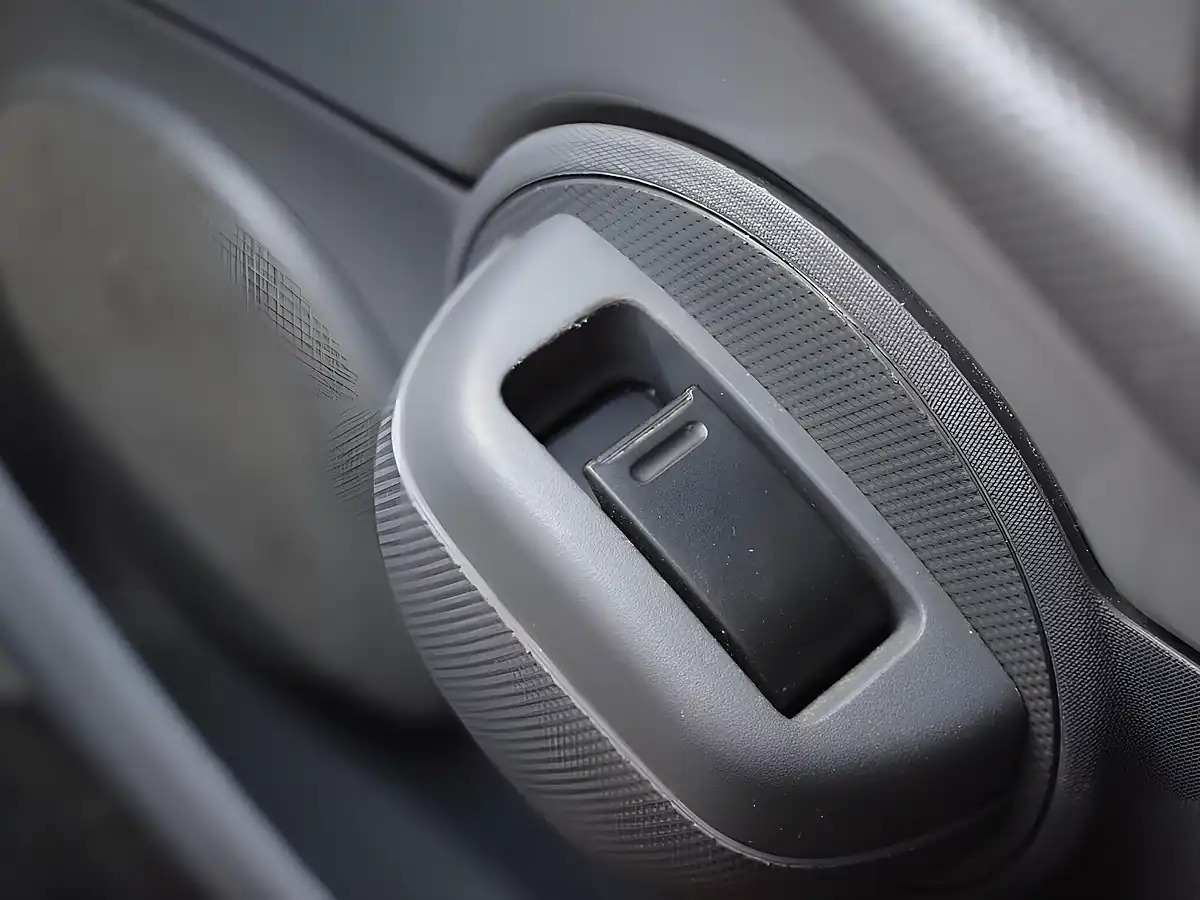 Used 2011 Toyota Aygo Ice Silver - Interior and Exterior details 11