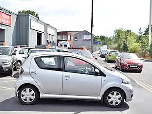 Used 2011 Toyota Aygo Ice Silver - Interior and Exterior details 9