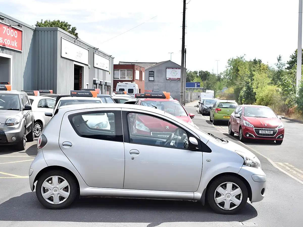 Used 2011 Toyota Aygo Ice Silver - Interior and Exterior details 9