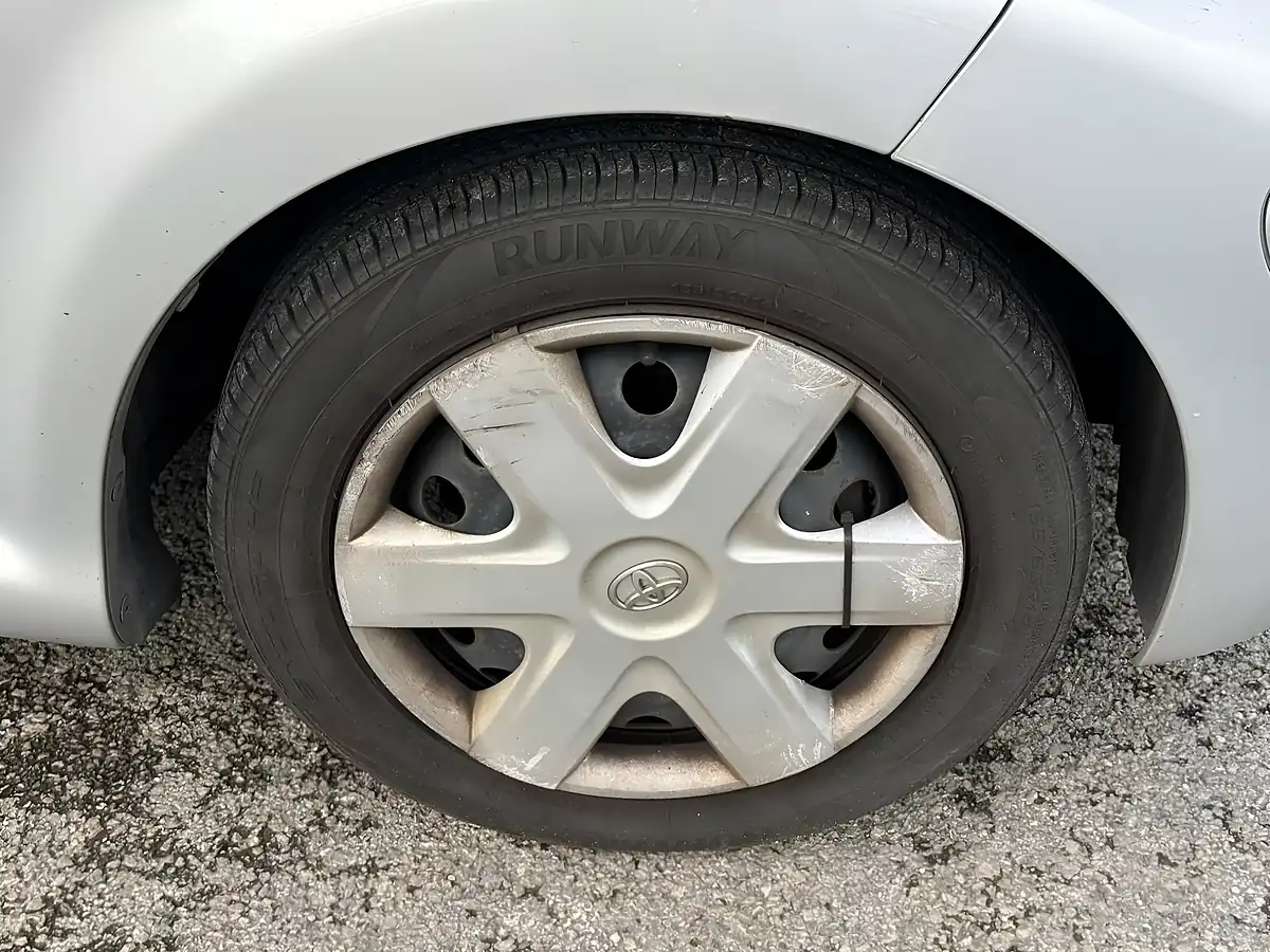 Used 2011 Toyota Aygo Ice Silver - Interior and Exterior details 10