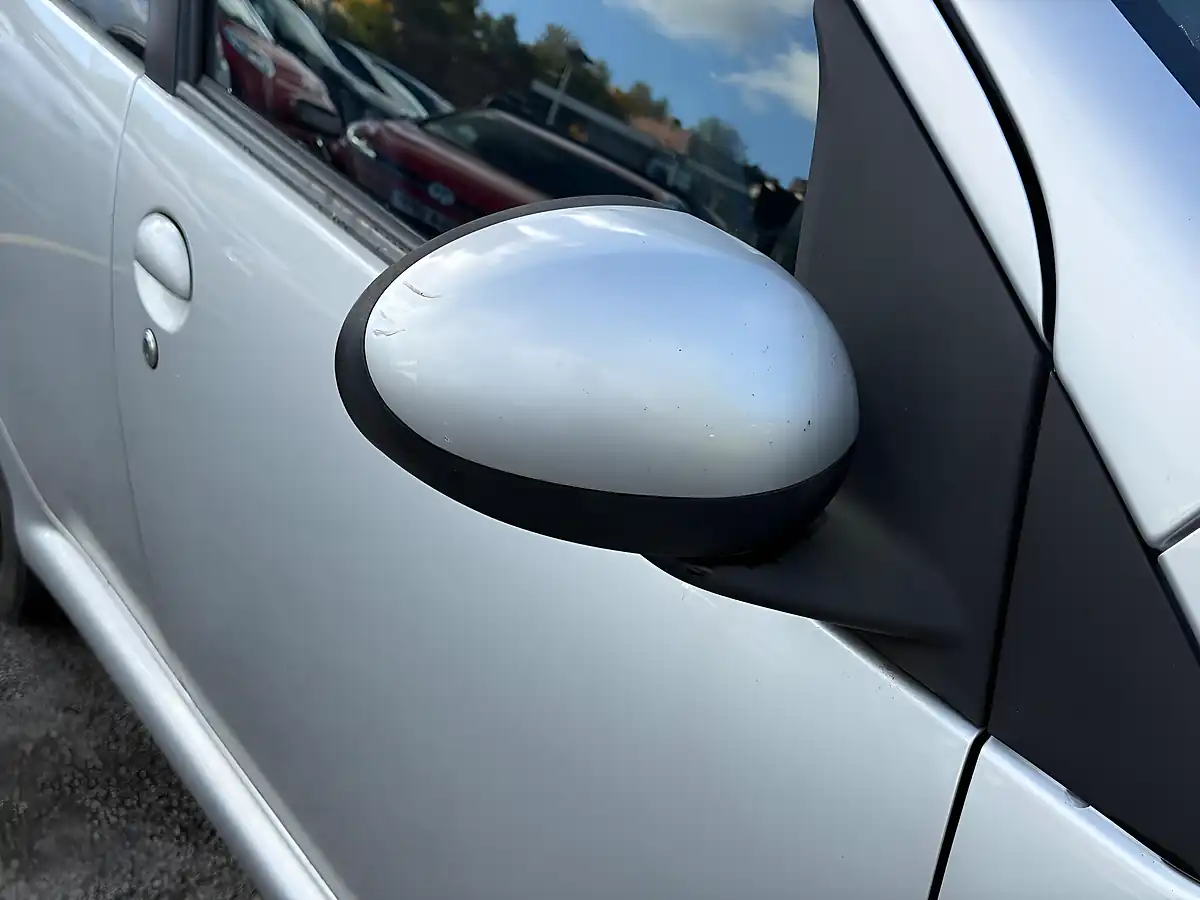 Used 2011 Toyota Aygo Ice Silver - Interior and Exterior details 11