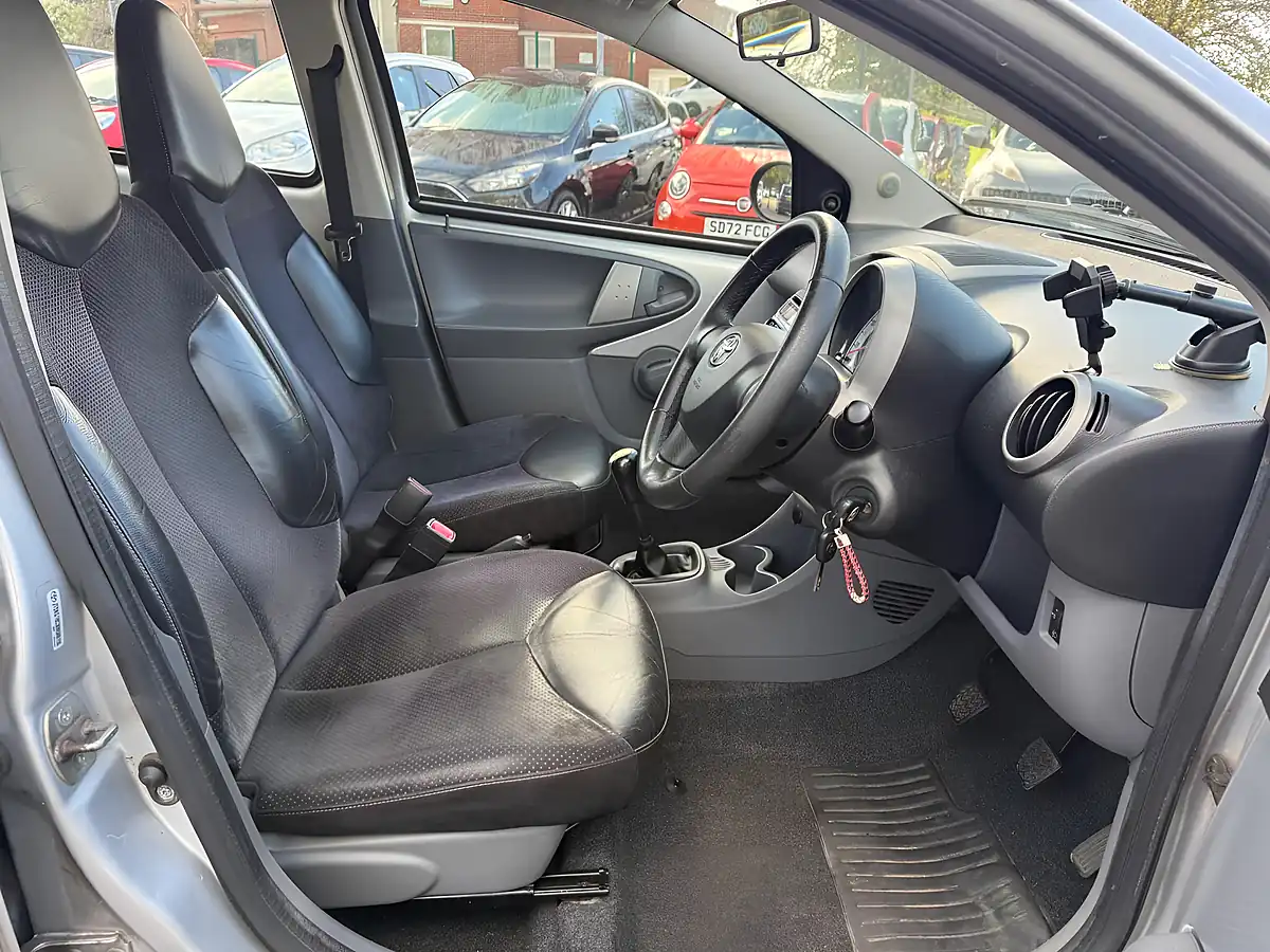 Used 2011 Toyota Aygo Ice Silver - Interior and Exterior details 13