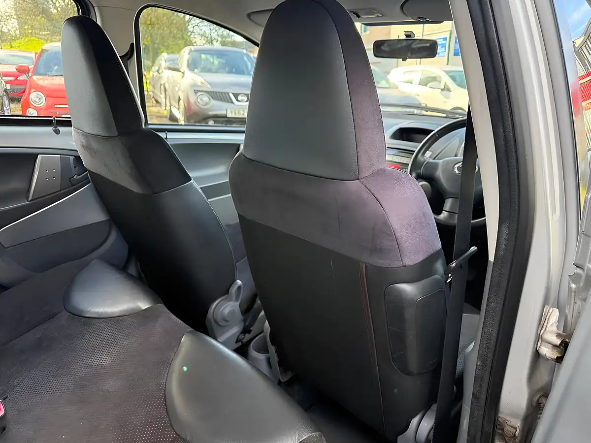 Used 2011 Toyota Aygo Ice Silver - Interior and Exterior details 15
