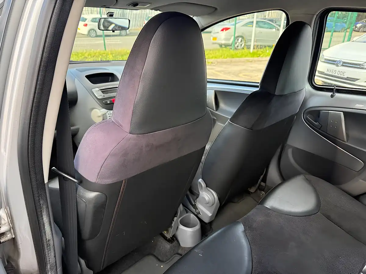 Used 2011 Toyota Aygo Ice Silver - Interior and Exterior details 16