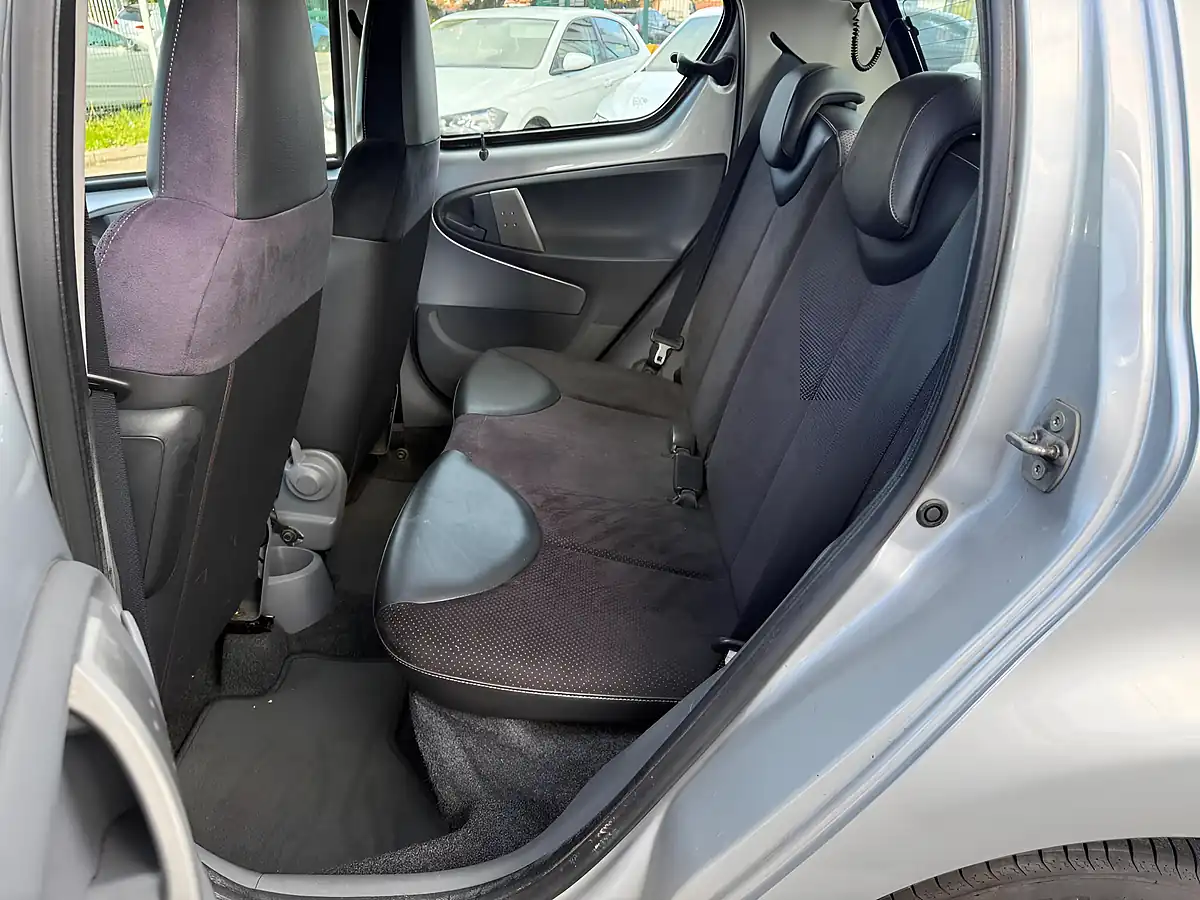 Used 2011 Toyota Aygo Ice Silver - Interior and Exterior details 17